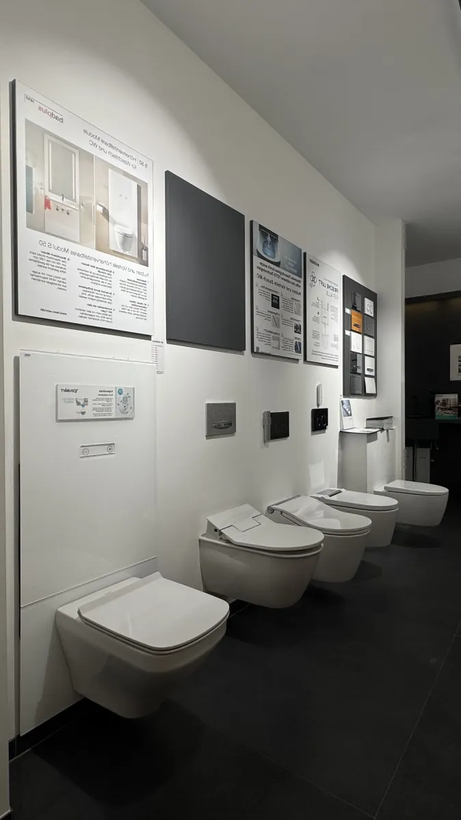 WC-Straße_Ausstellung_Schimmel